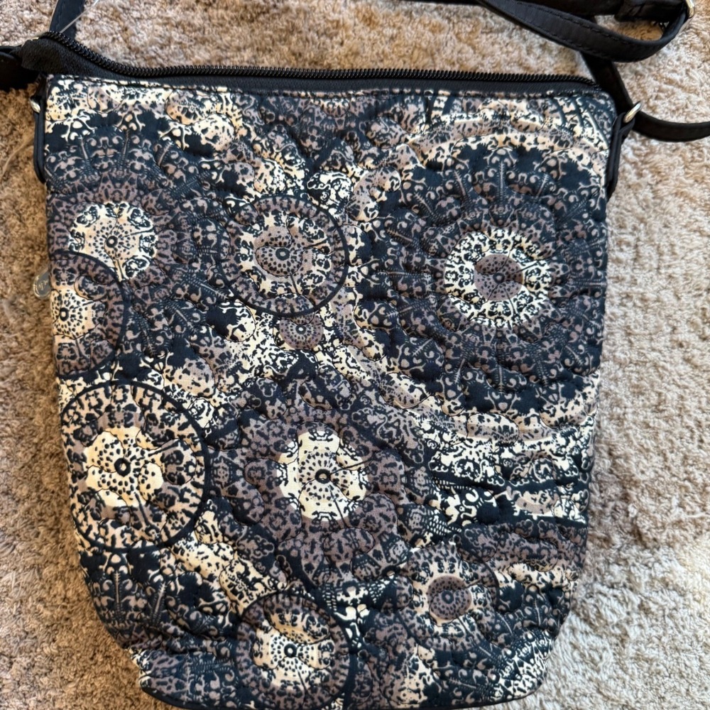 Donna Sharp Kensington Penny Bag Quilted Mandala Crossbody Black Grey 26936 NWT - Picture 7 of 8